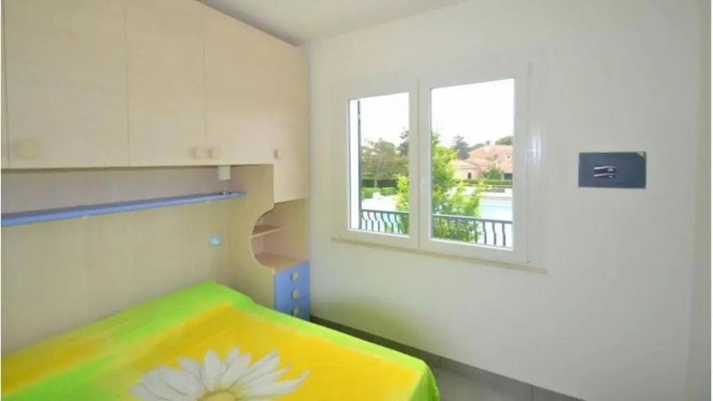 Terraced house with private garden