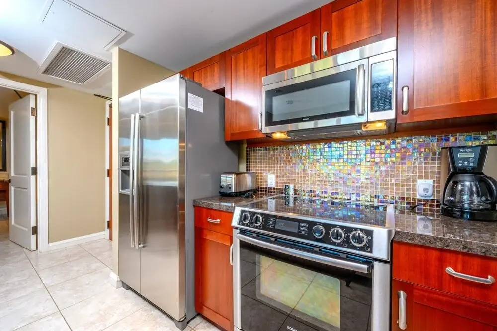 K B M Resorts- Hkh-238 Large 1bdrm, Upgraded, Private Balcony, Easy Pool and Beach Access!
