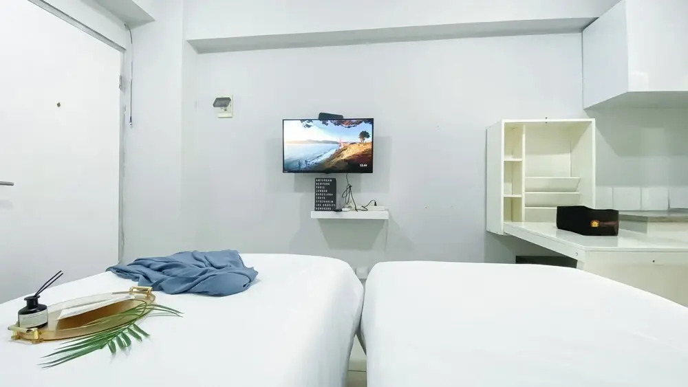 Stunning and Comfy Studio at Green Bay Pluit Apartment