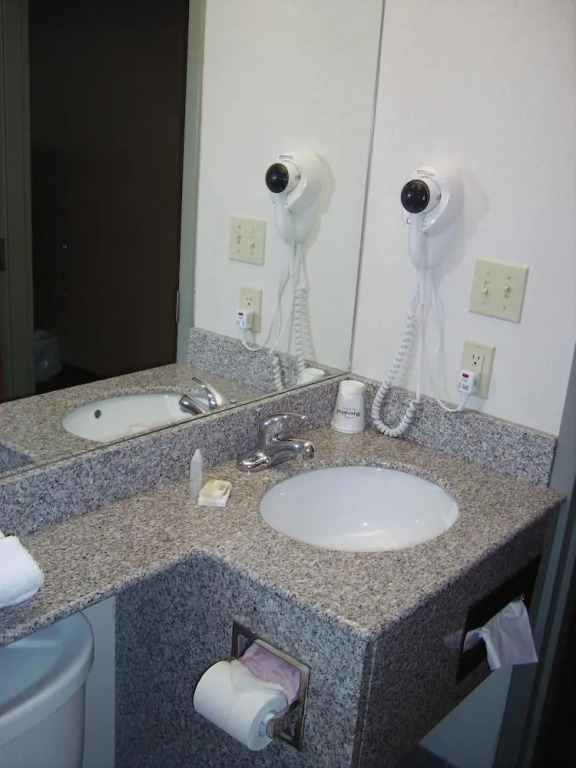 Parry Sound Inn & Suites