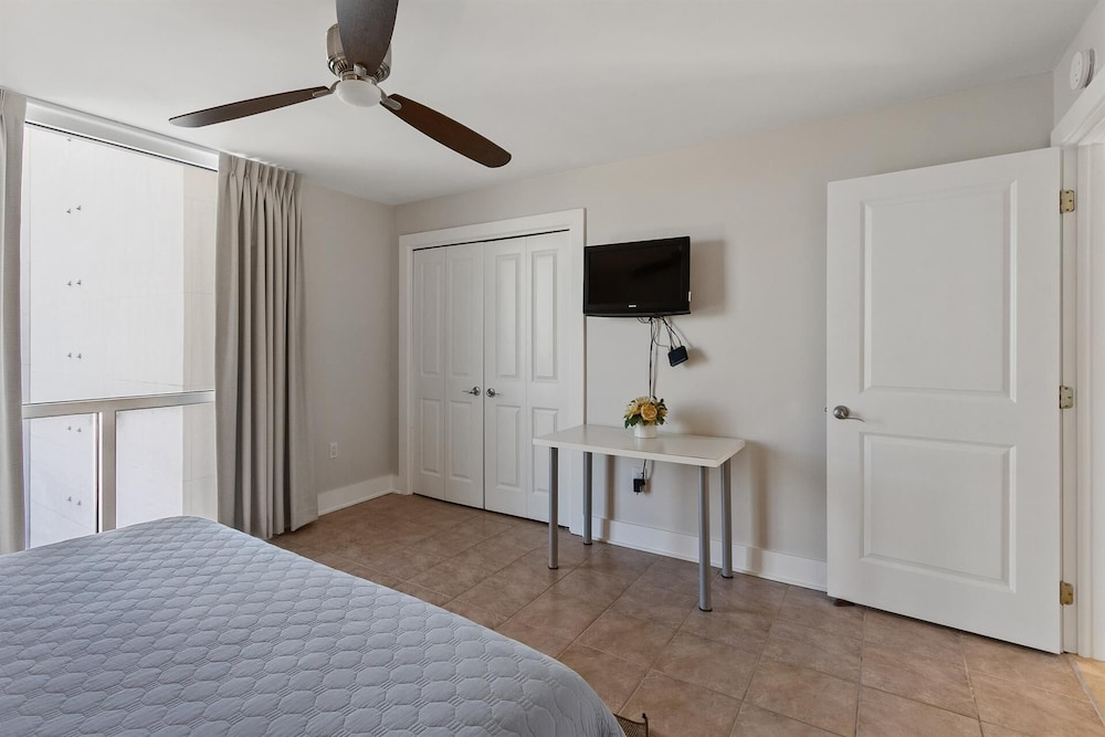 Shoreline Towers 2056 3 Bedroom Condo
