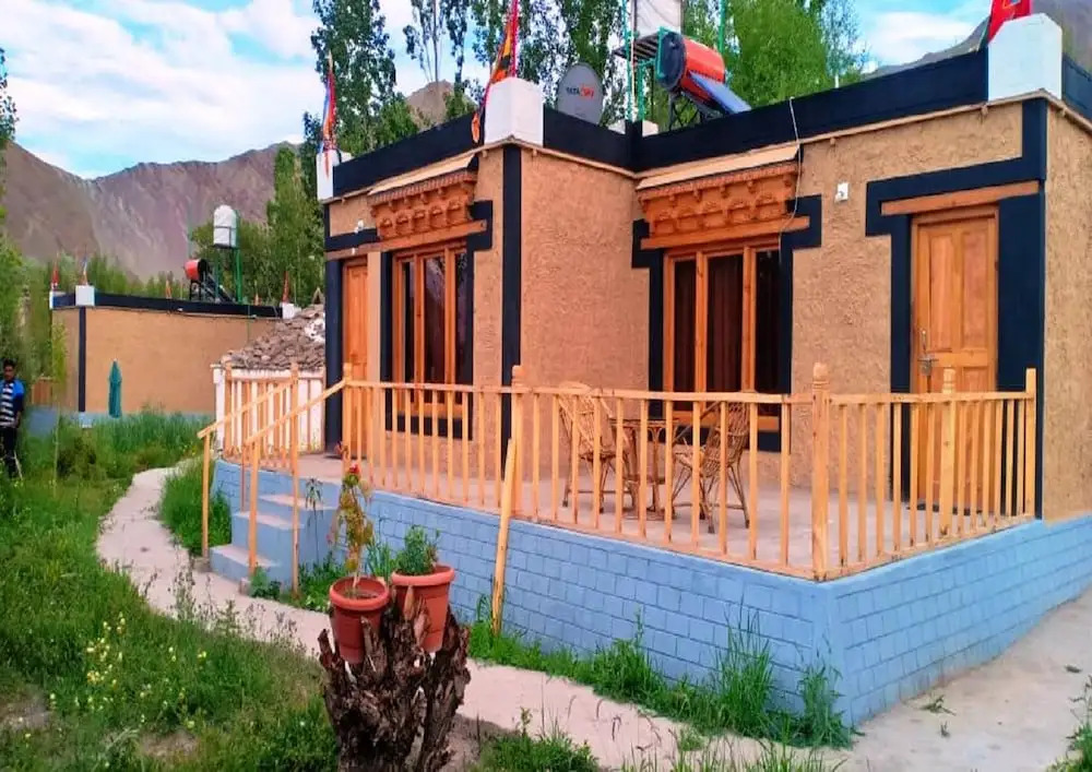 TIH Chomal Huts