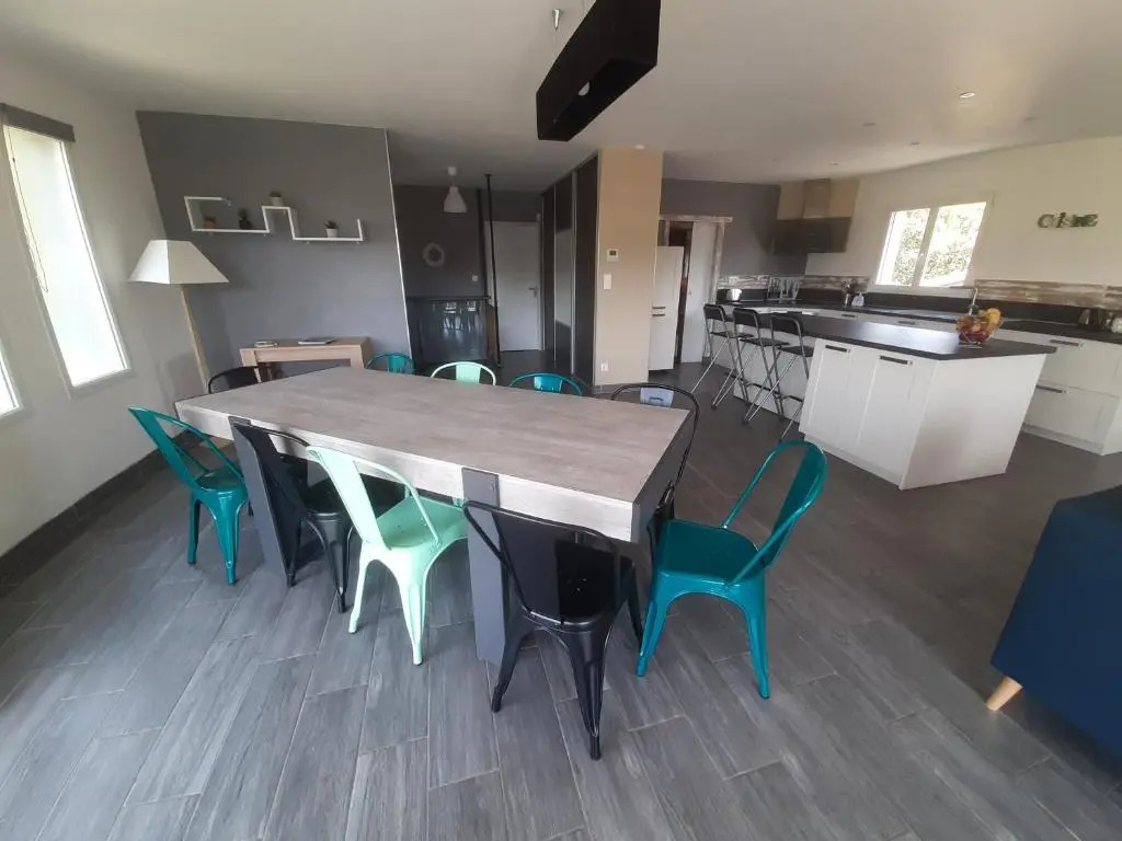 Maison avec piscine à l'orée de la forêt