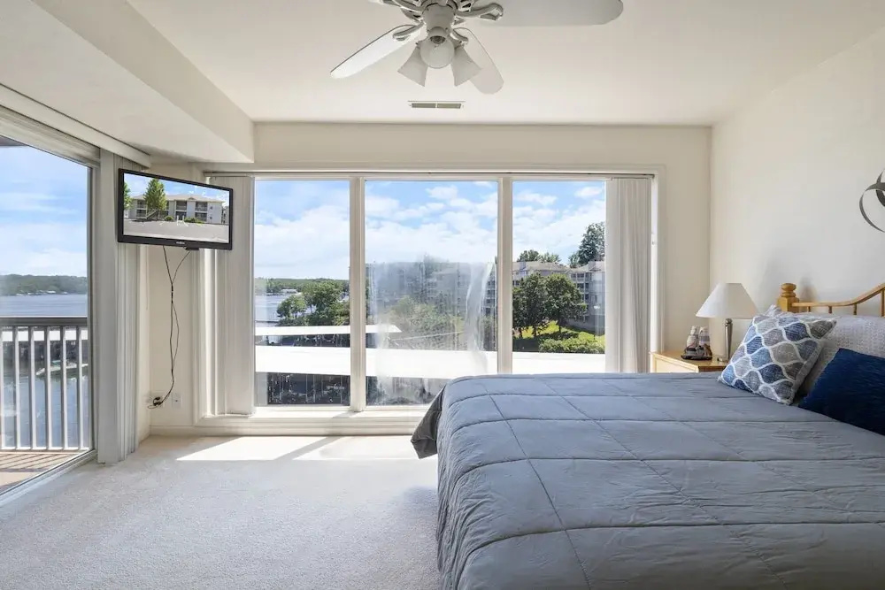 Games, Lake Views, Ease of Access to Unit & Attractions, Family-friendly, Outdoor Comfort