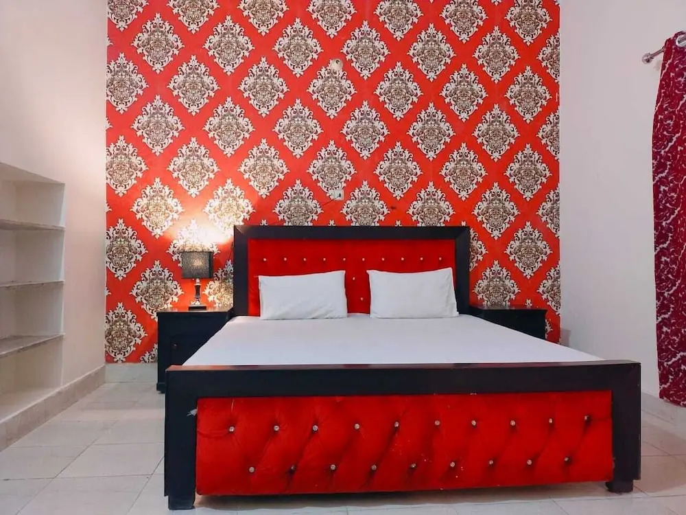 Hotel Twenty One Gulberg