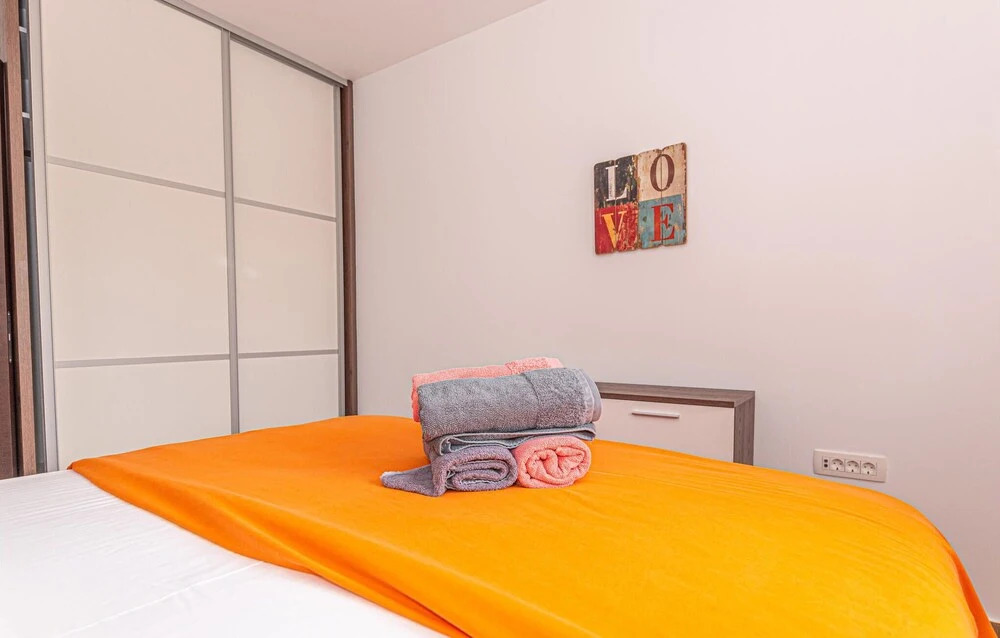 Awesome Home in Brodarica with Hot Tub, WiFi & 6 Bedrooms