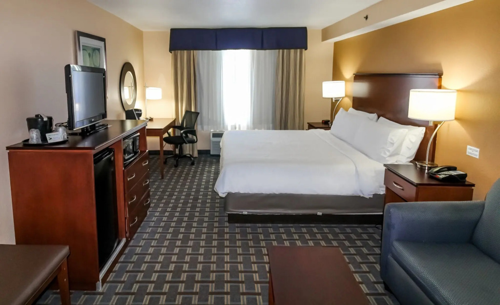 Holiday Inn Express Hotel & Suites Cocoa Beach by IHG