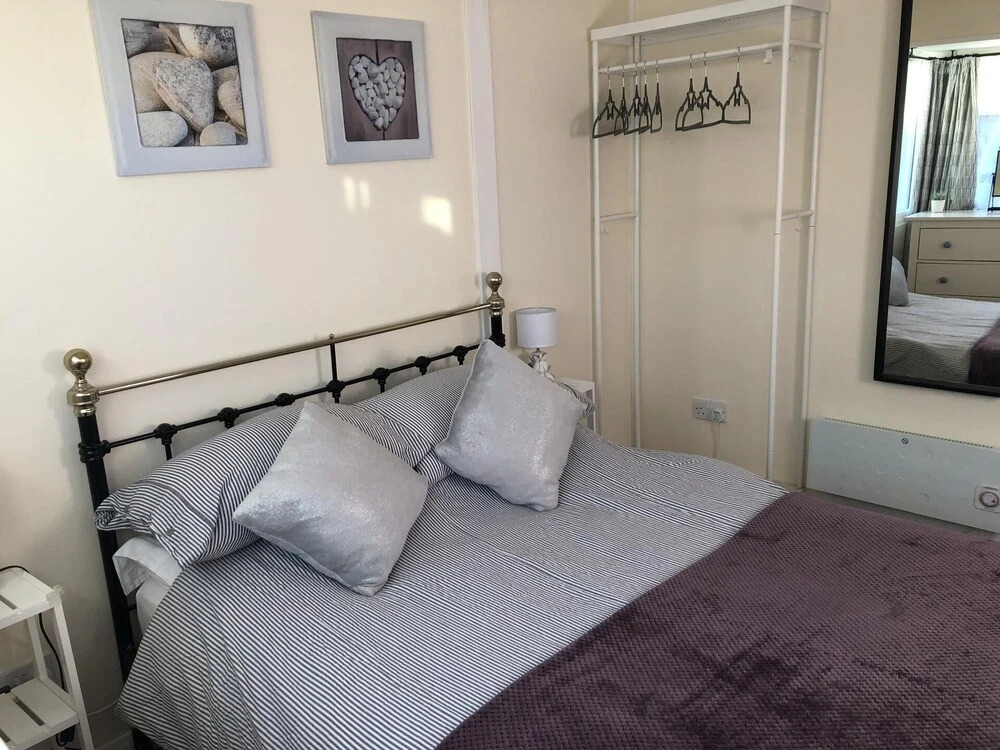 Pebbles 144 South Shore 2 bed chalet 2 dog friendly, sleeps 4