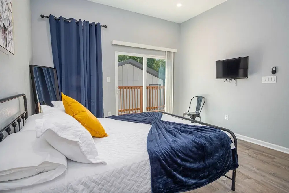 Inviting 4br/2ba Near Downtown & Riverwalk