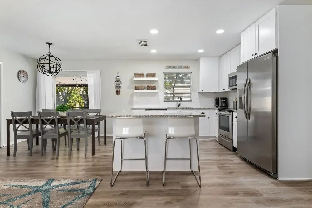 Lakes Sunny Paradise Newly Remodeled 3 Bedroom Home With Pool Fenced in Backyard 3 Home by Redawning