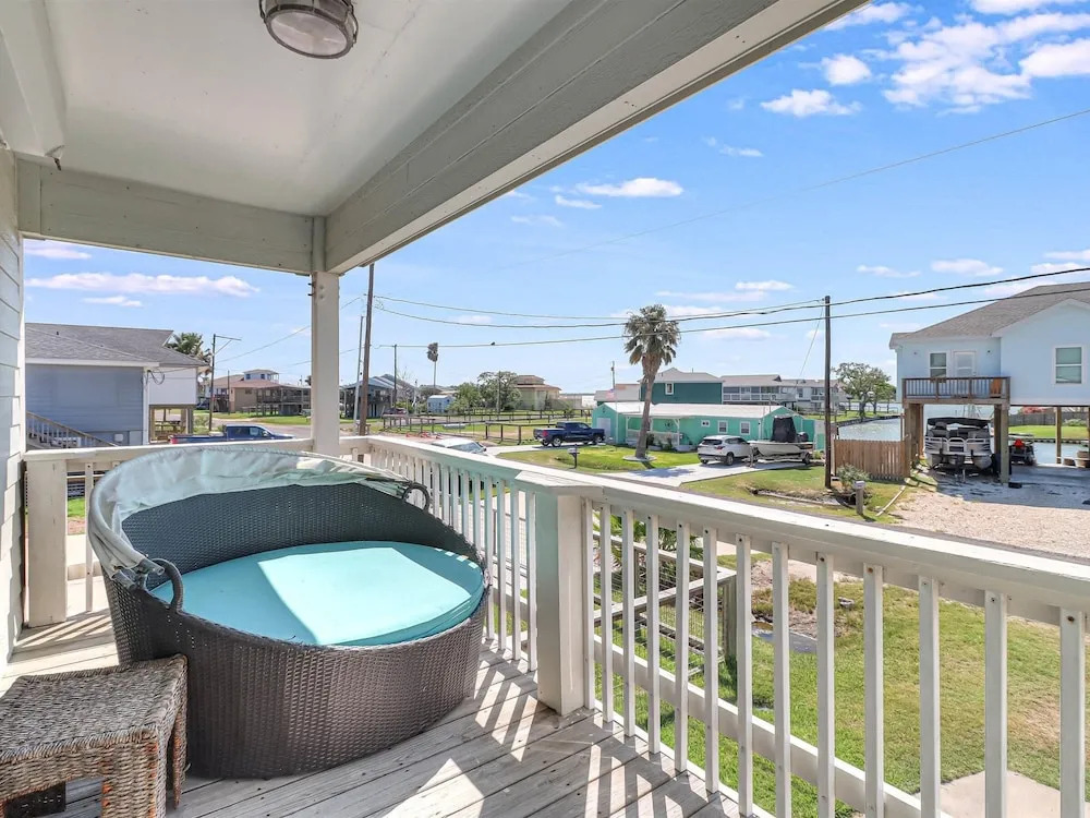 Shore Better Than Work 4 Bedroom Home by RedAwning
