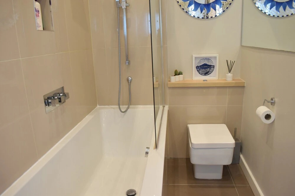 Modern 2 Bedroom Maisonette