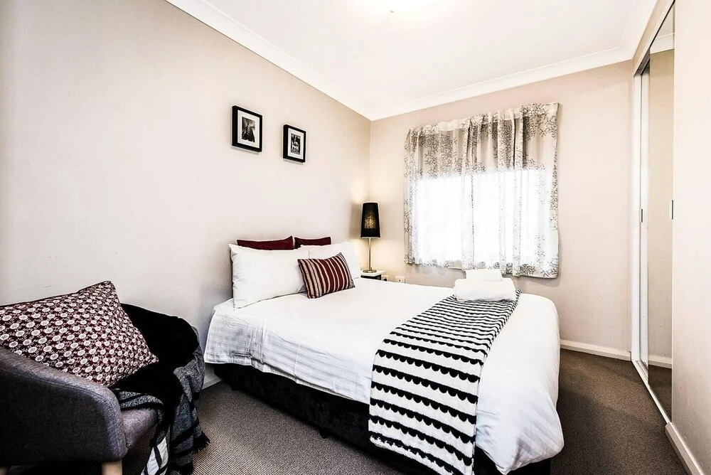 Two bedroom Apt next to Perth CBD with Parking.