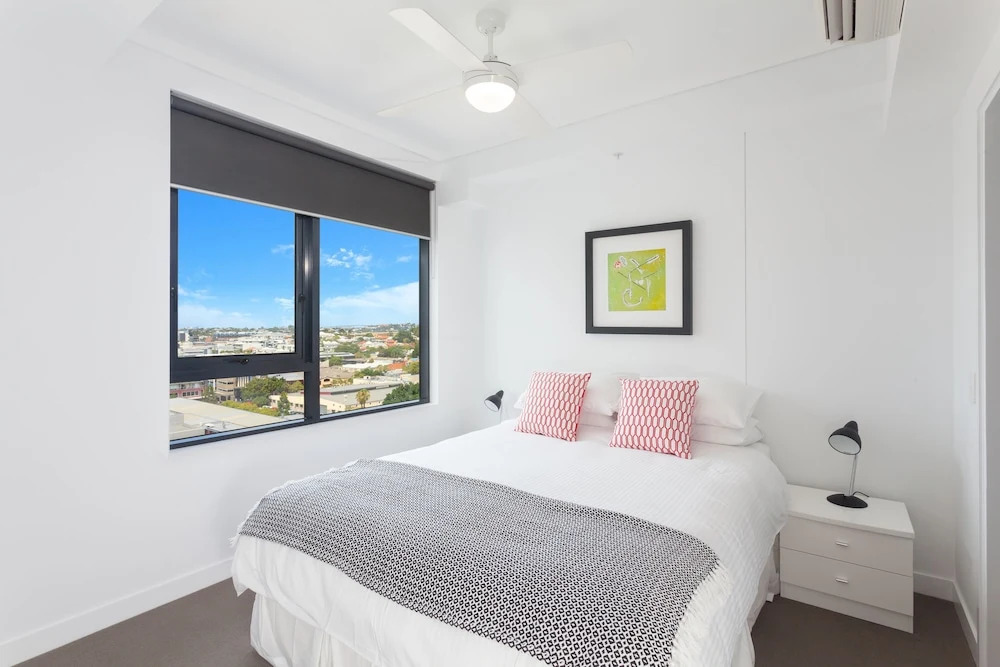 Keeping Cool on Connor - Executive 2BR Fortitude Valley apartment with pool and views
