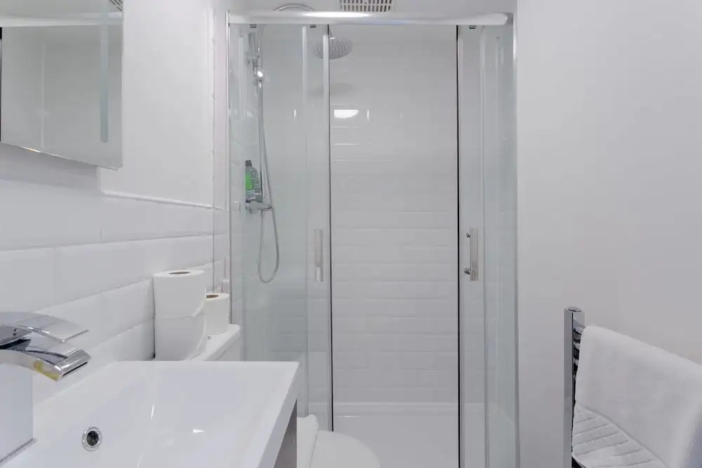 Modern 2 Bedroom Apartment Near Queens Park