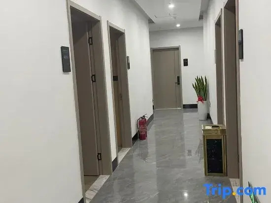 Xiyayuan Hotel (Baishazhou Avenue Fenghuo Village Subway Station)