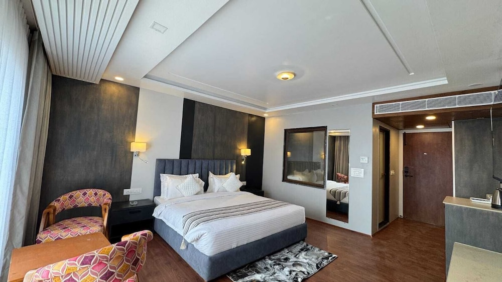 Emroz Kings Resort