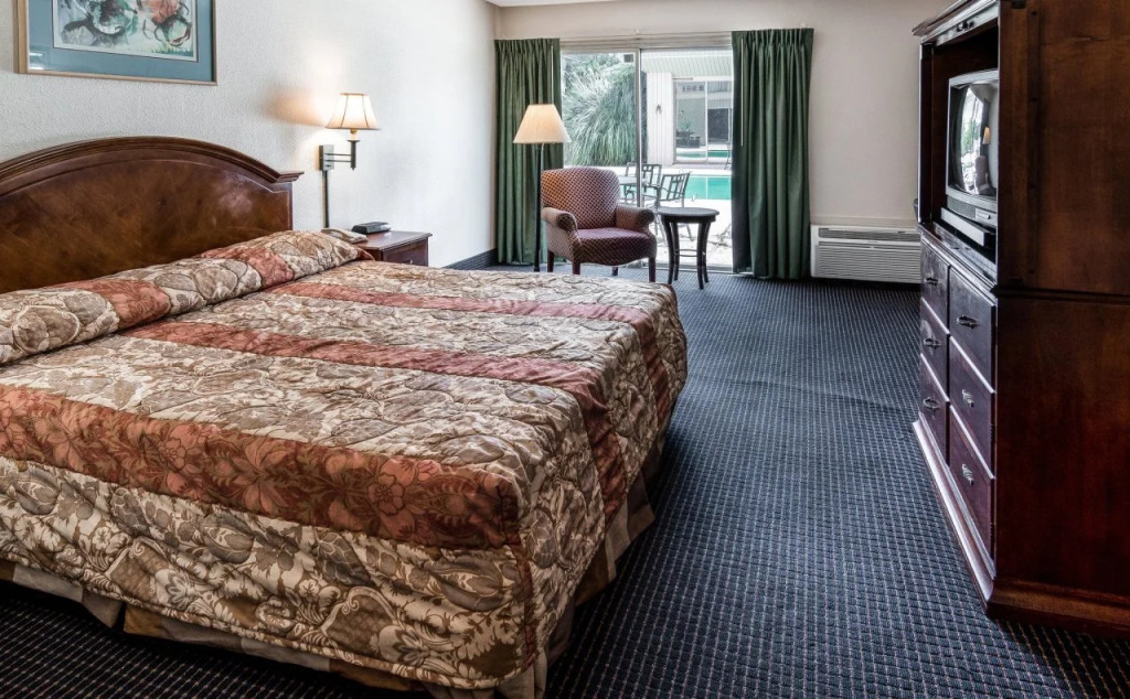 Rodeway Inn & Suites At the Casino