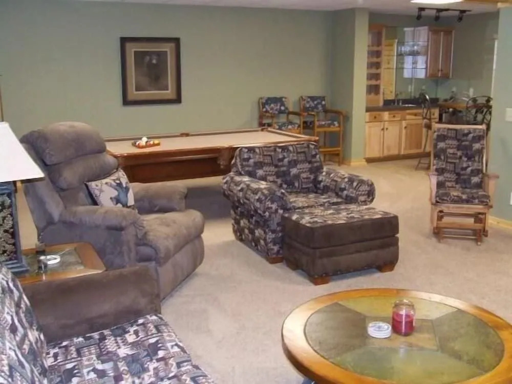 BEAR RIDGE Apartment 4 NEVAEH CABIN RENTALS