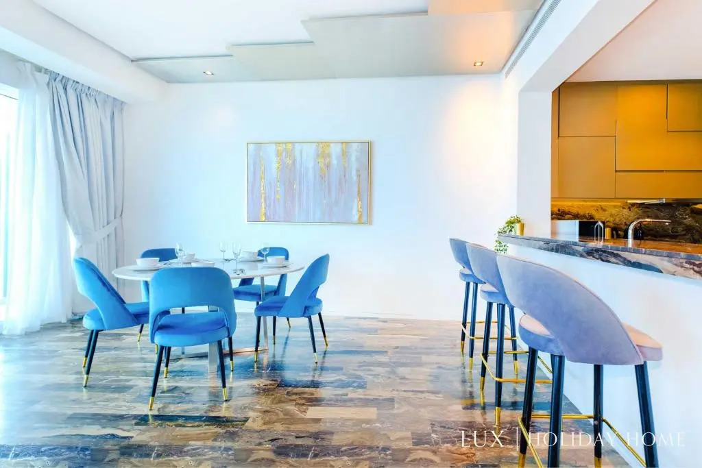 LUX - Lavish Suite with Full Palm Jumeirah View 2