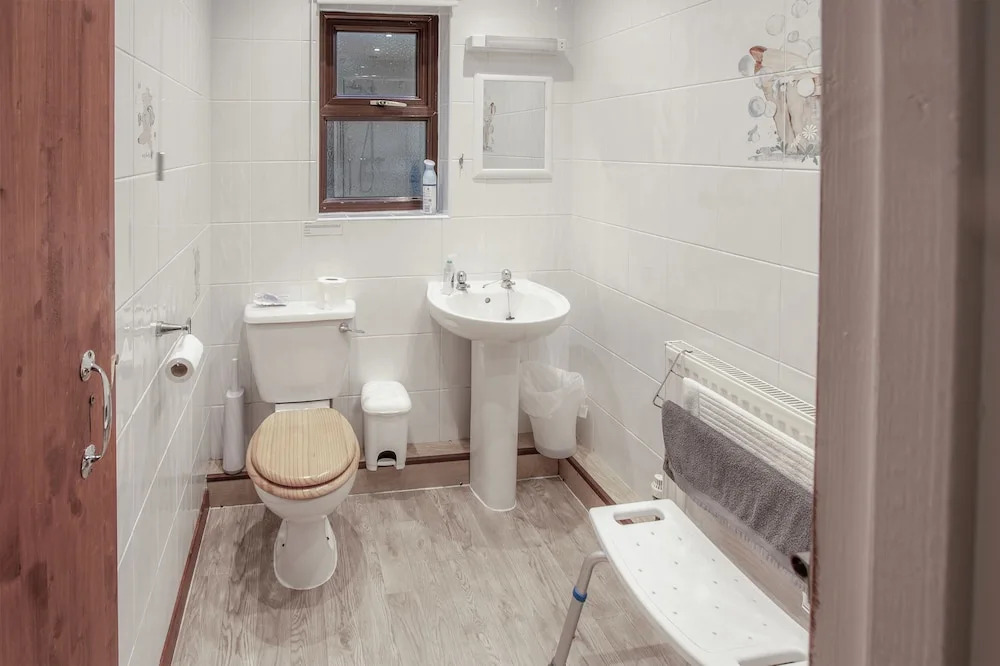 Stormy Castle - 6 Bedroom - Llangenith