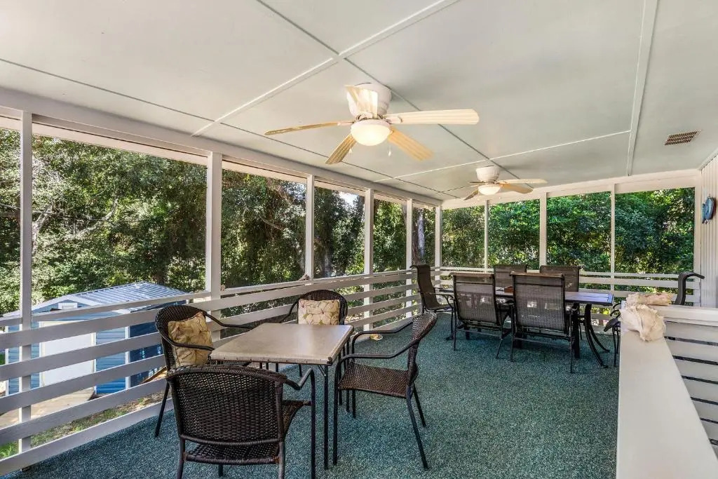 1010 E Ashley - Two Kitchens - Steps to Beach