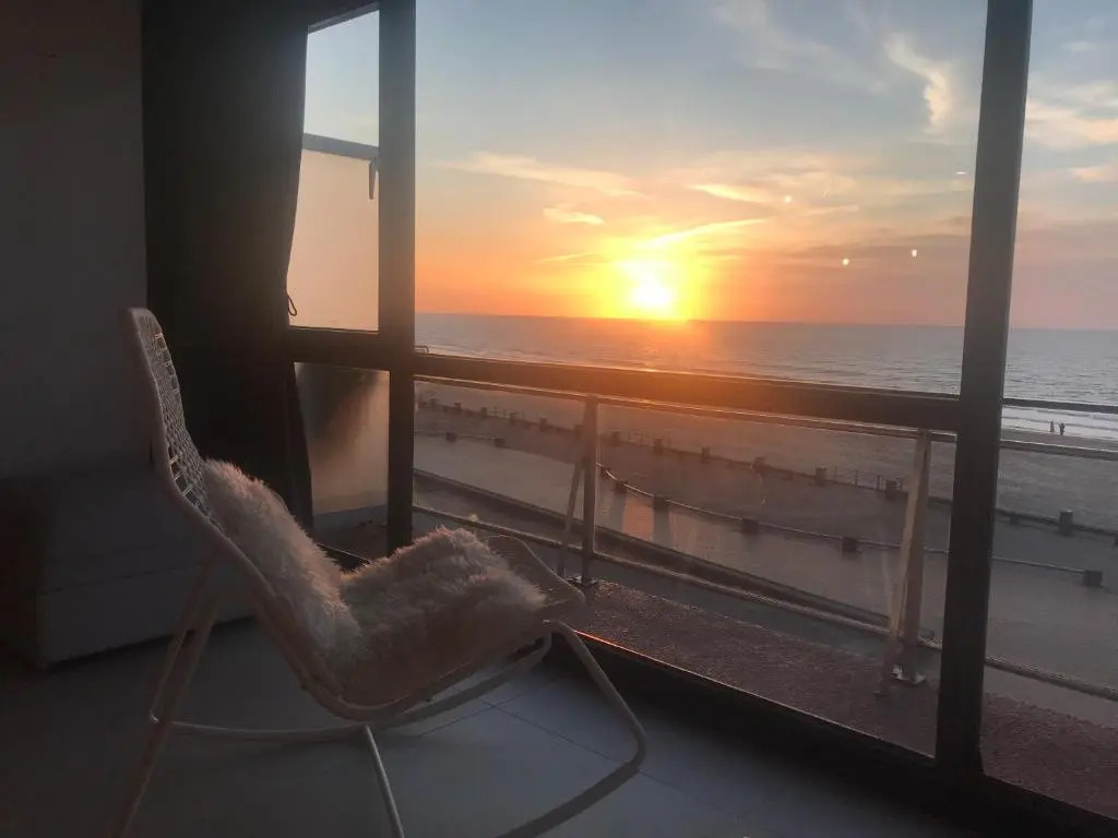 Luxury Seaview Apartment with free private garage