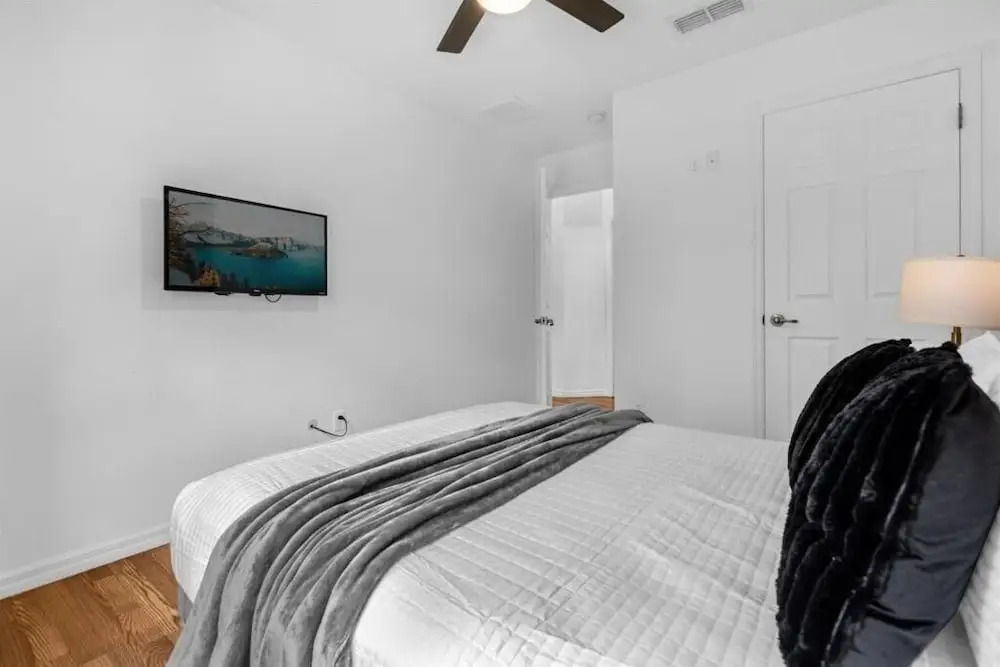 3 Bed/2.5 Bath Perfect Family Home Bunk Beds 3 Bedroom Townhouse by RedAwning