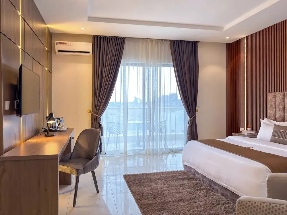 NA Conference Centre And Suite