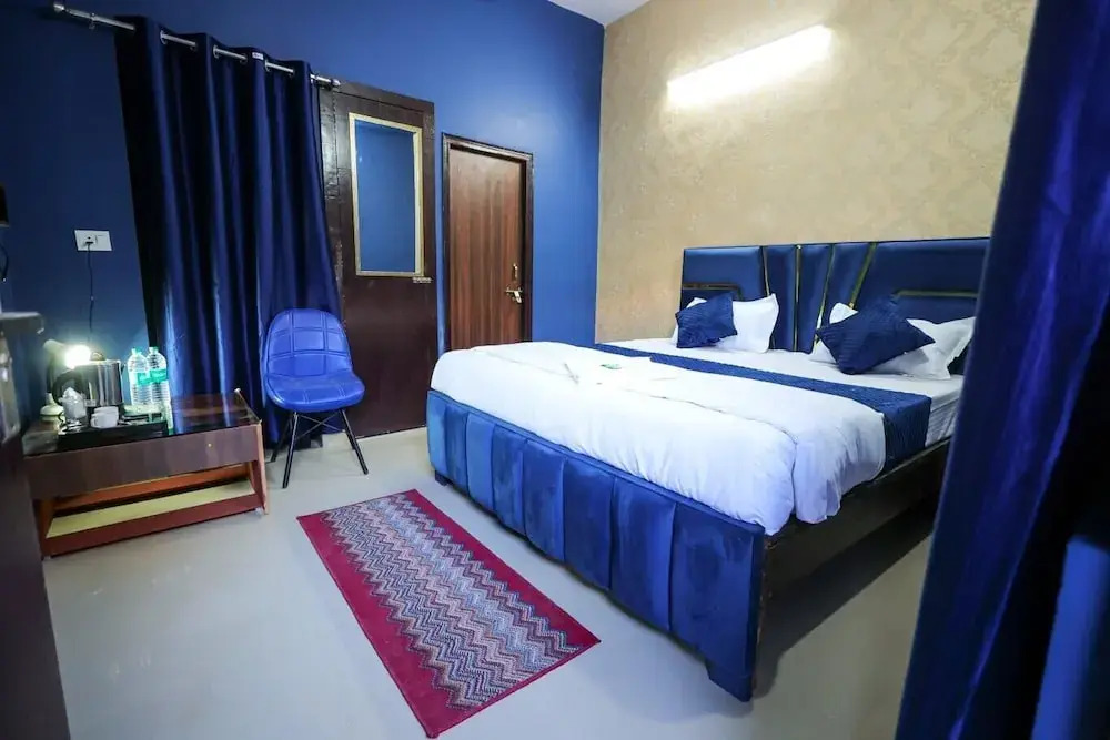 Hotel Spark Inn || Near Motherhood Hospital