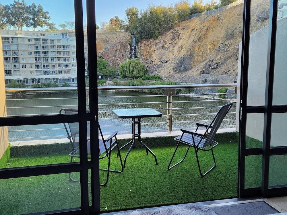 Modern Sleeps 2 Apartment Waterfall Views