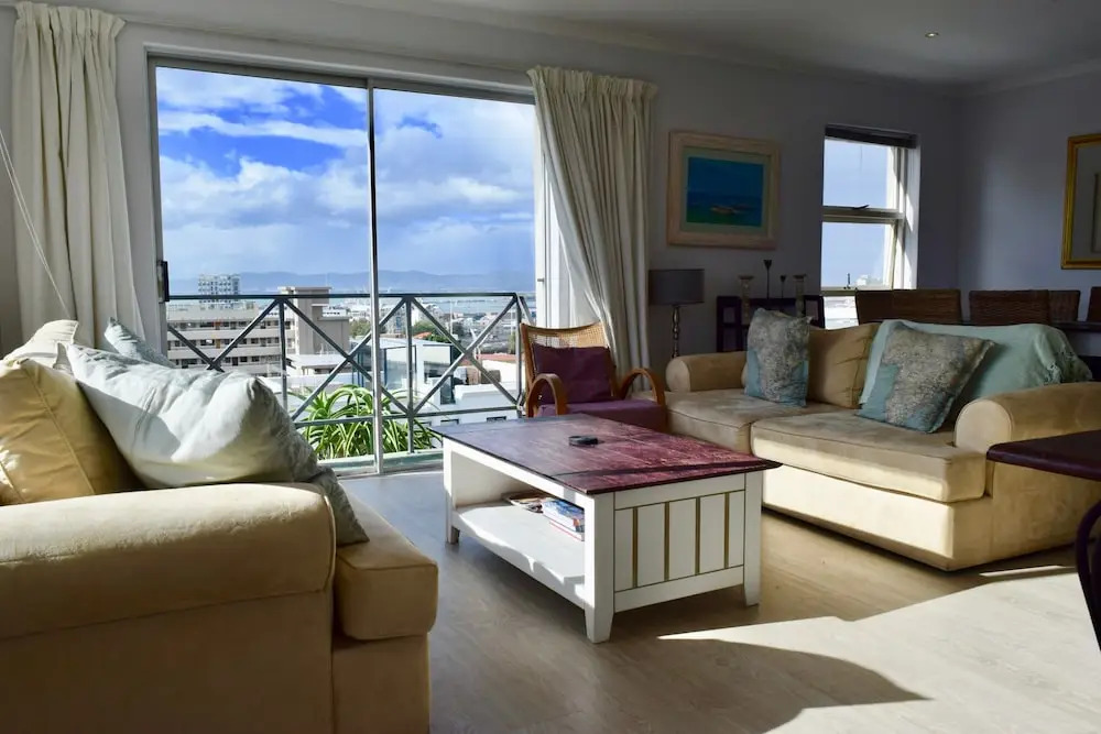 2 Bedroom Apartment With Waterfront Views