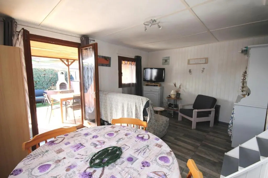 Domaine de vacances à 600m de la plage villa climatisée 2 chambres 4 couchages WIFI terrasse parking animations et piscines en supplément LRTAMG1