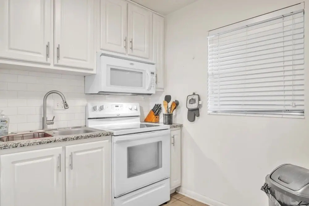 Charming 1br Apt In Eustis! 1 Bedroom Apts by RedAwning
