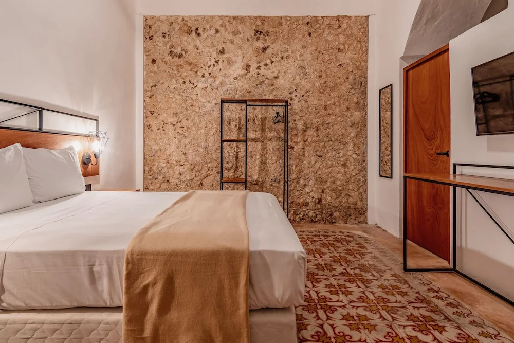 Hotel H.O.