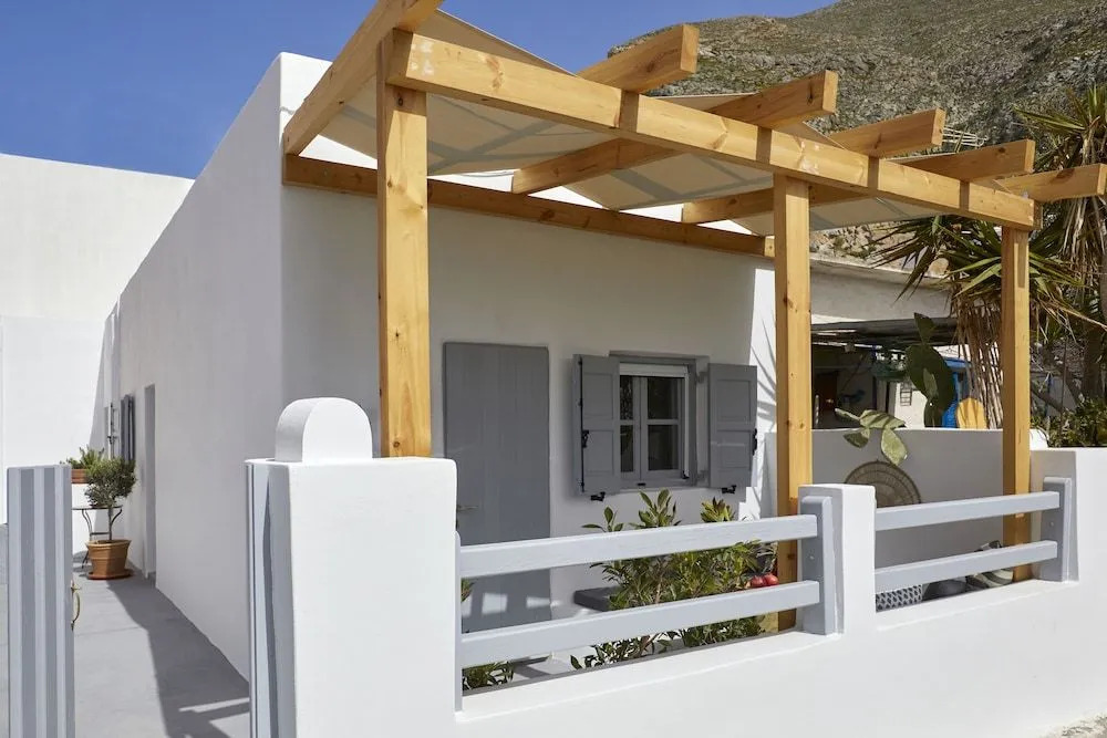 Lamina Guest House Perissa