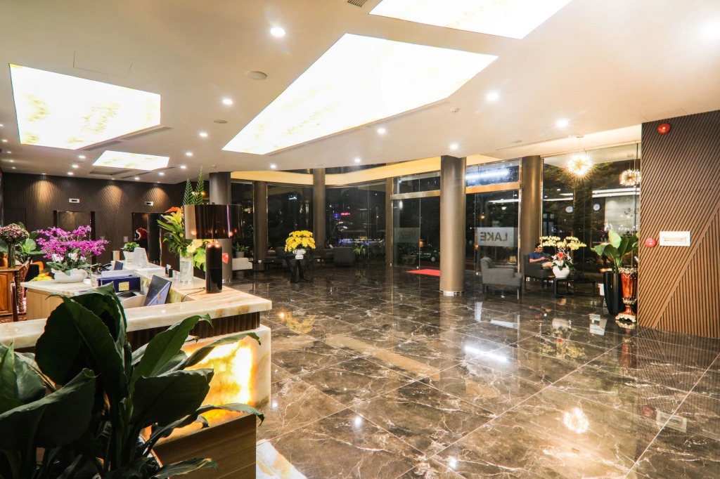 Lake View Hotel