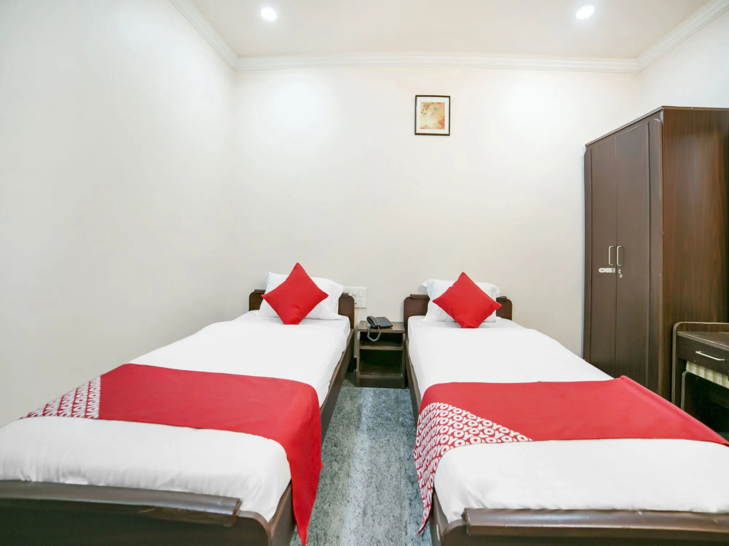 OYO 14178 Hotel Sea City