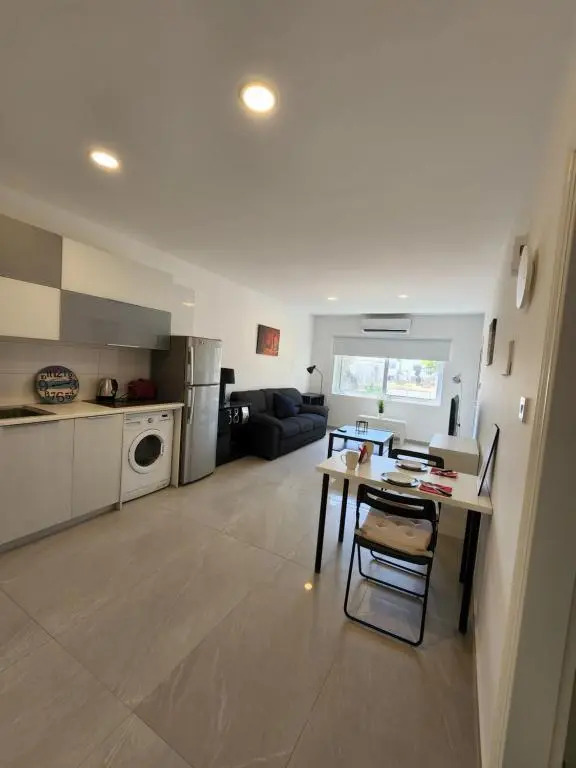 Merab Holidays Apartment Annita Court B14