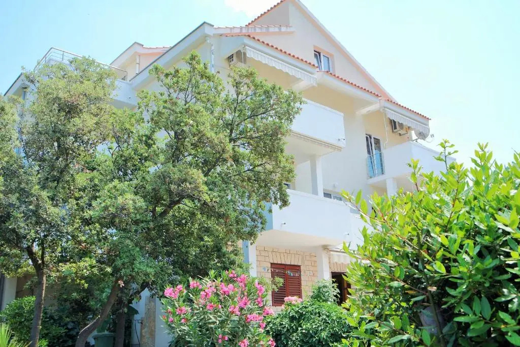 Lenka Apartments II
