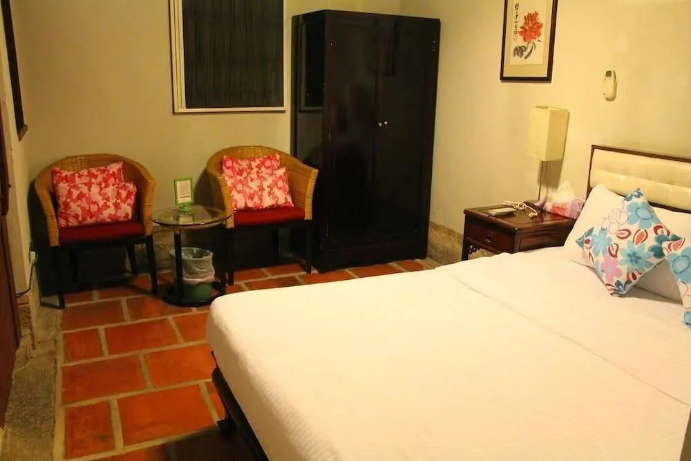 No. 85 Shuitou B&B