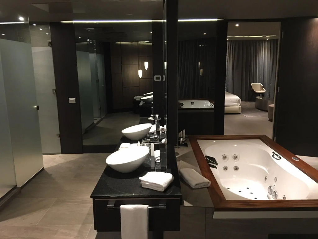 Icon Hotel
