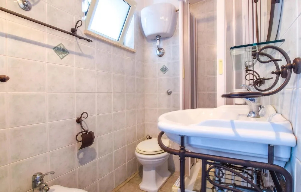 Stunning Apartment in LE Castella With Wifi and 1 Bedrooms