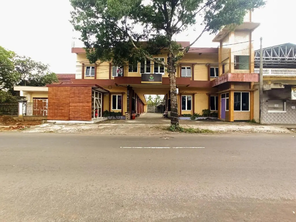 OYO 3298 Bromo Guest House Family
