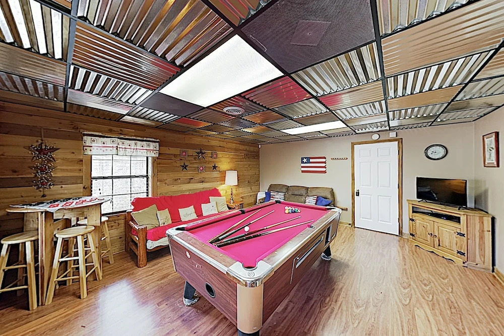New Listing! Mountain Hideaway W/ Hot Tub 3 Bedroom Cabin