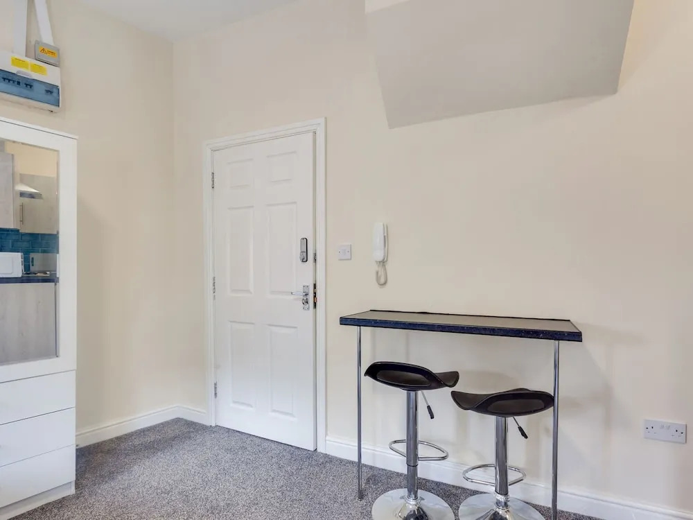 Restful Apartment in Coventry Near Fargo Village