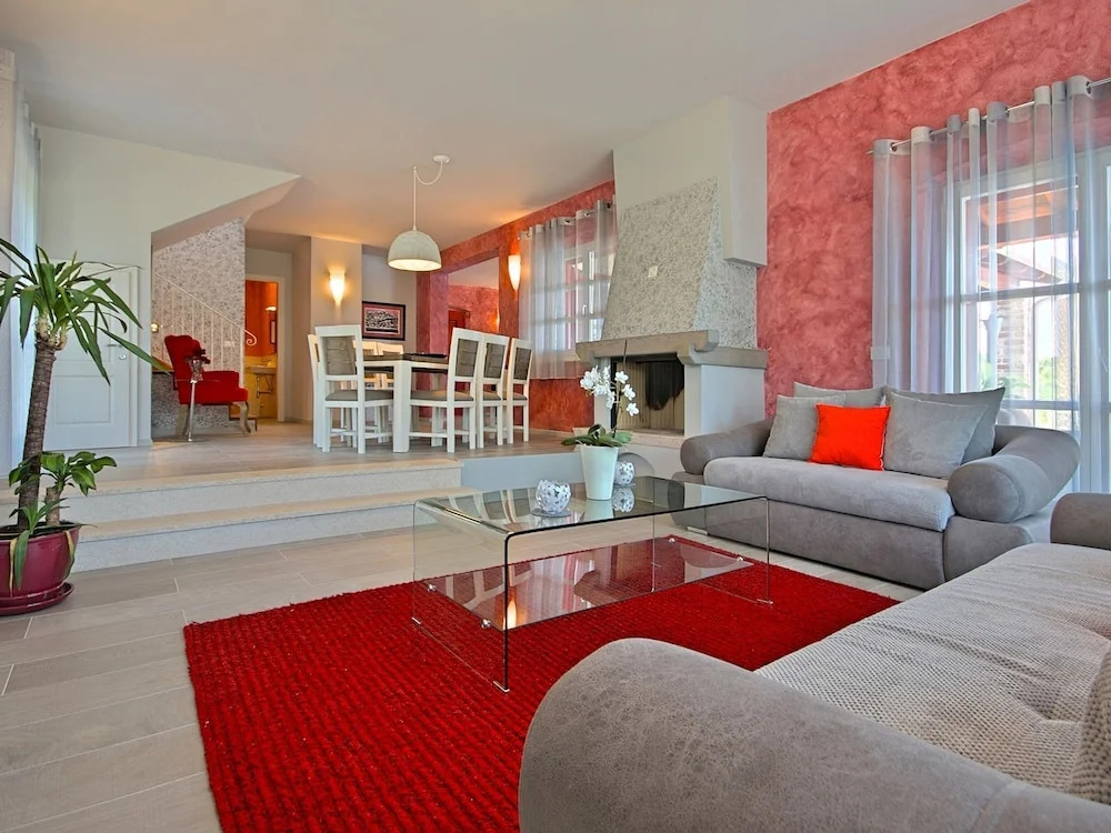 Beautiful Child-friendly Villa With Private Pool in Porec