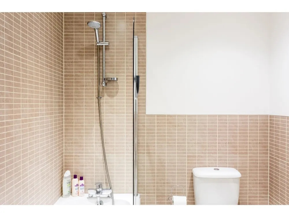 Bright, Spacious 2BR Central Cambridge Flat for 4