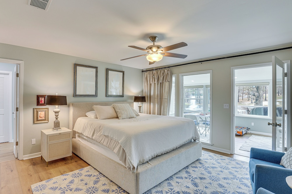 Fairway & Water Views! Peaceful Holly Lake Retreat