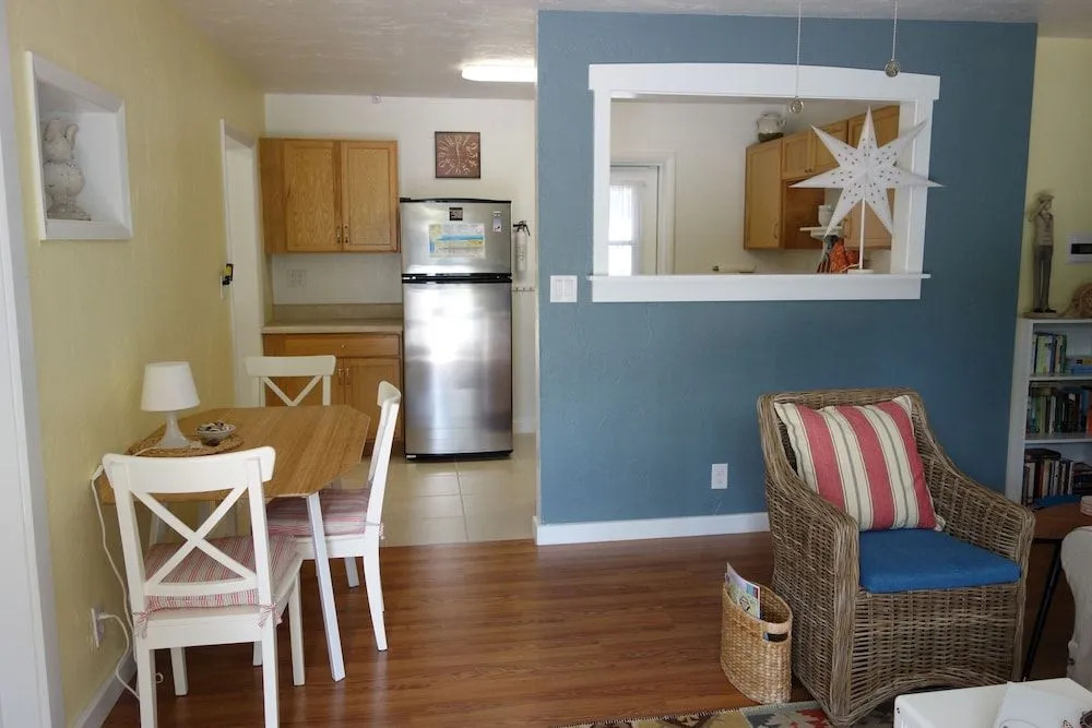 808 11th - Beachside Charmer